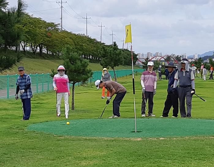 생활체육도시 안동, 파크골프로 세대 잇는다