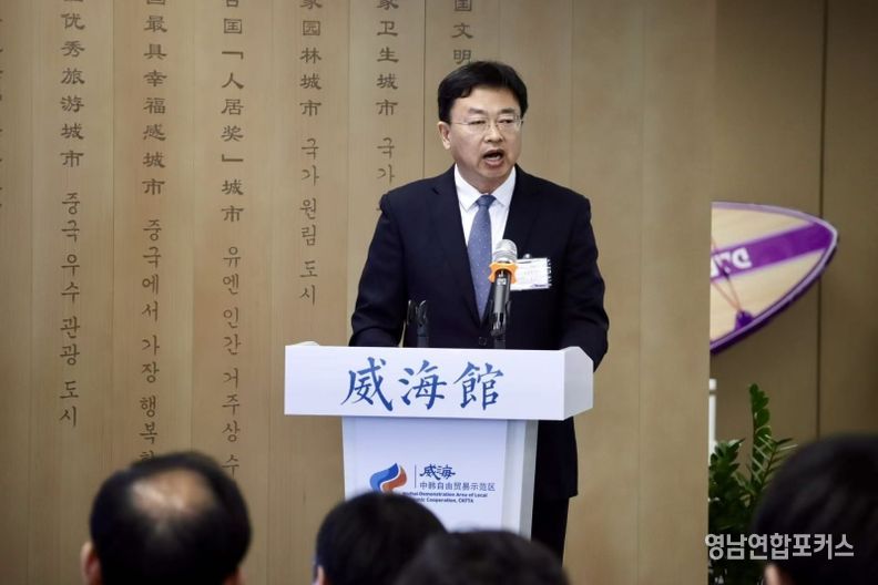 인천송도 웨이하이관에서 열린 ‘국제 웰리스 관광시험구 홍보설명회및 건강식품 교류회’에 참석한 중국 웨이하이시 경제기술개발구 상무국 유증파 국장이 인사말을 하고있다.